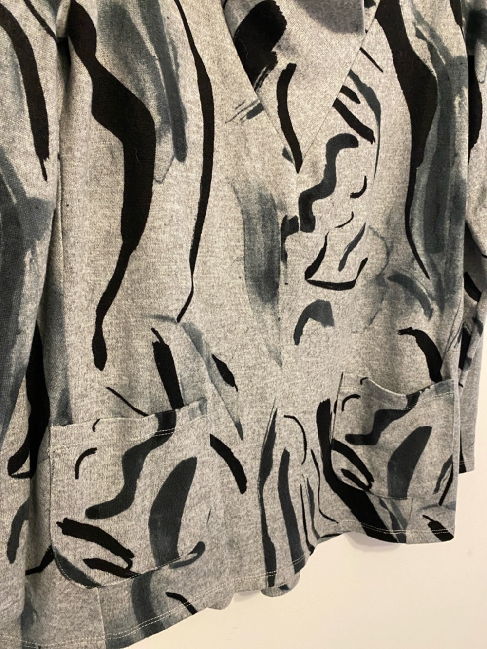 LOGO by Lori Goldstein Gray and Black Abstract Knit Top, no sign of wear - Picture 3 of 8